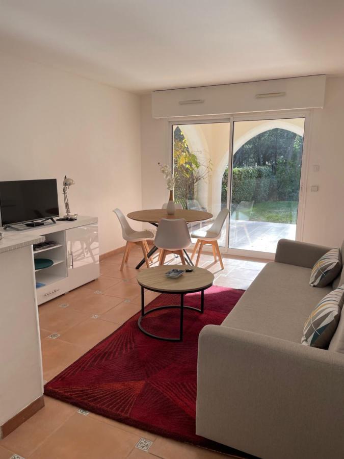 2 Pieces Saint Raphael Renove, Classe 4 Etoiles, 100 M Plages, Piscine, Tennis, Parc, Terrasse, Jardin Privatif Екстериор снимка
