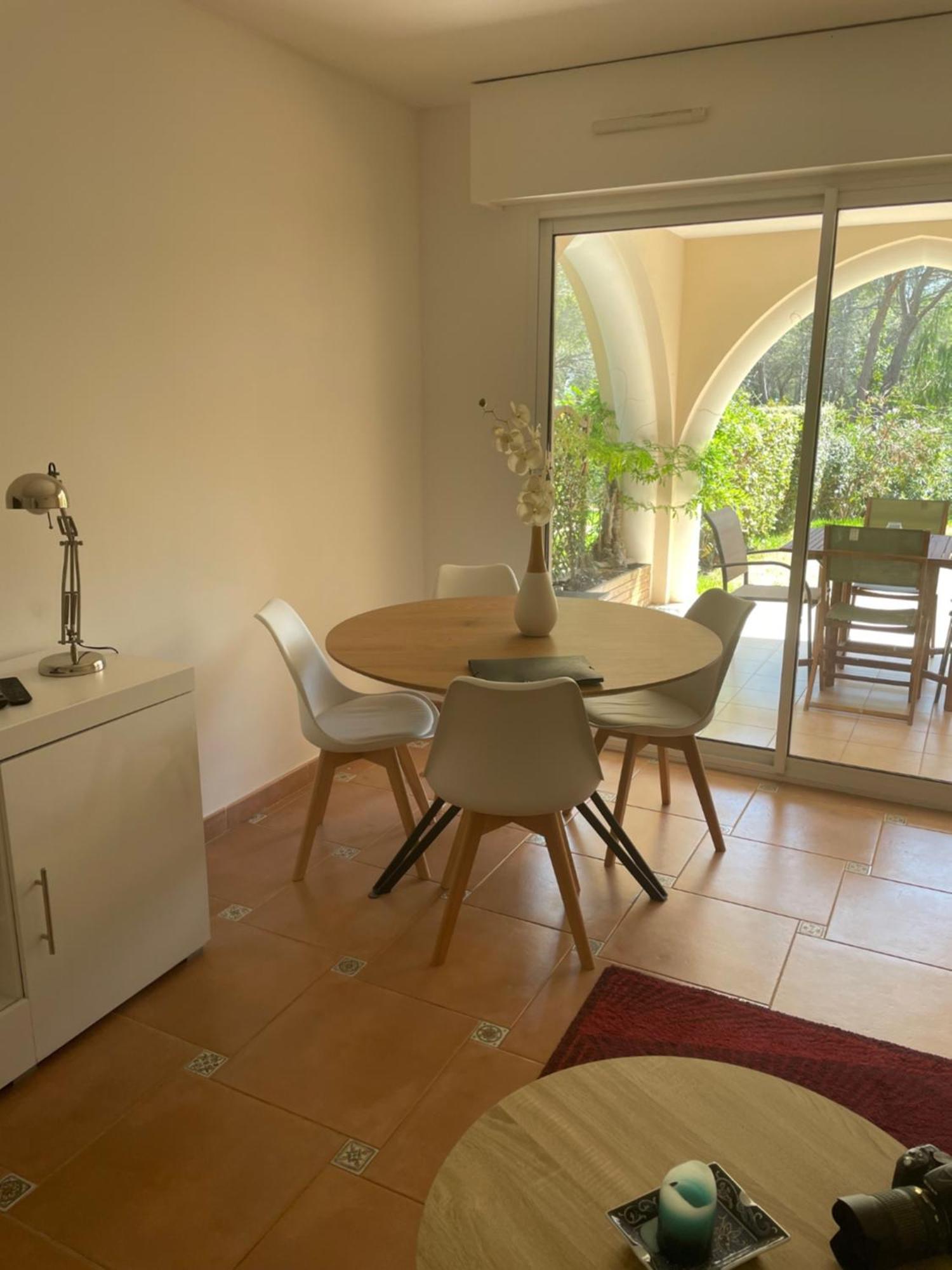 2 Pieces Saint Raphael Renove, Classe 4 Etoiles, 100 M Plages, Piscine, Tennis, Parc, Terrasse, Jardin Privatif Екстериор снимка