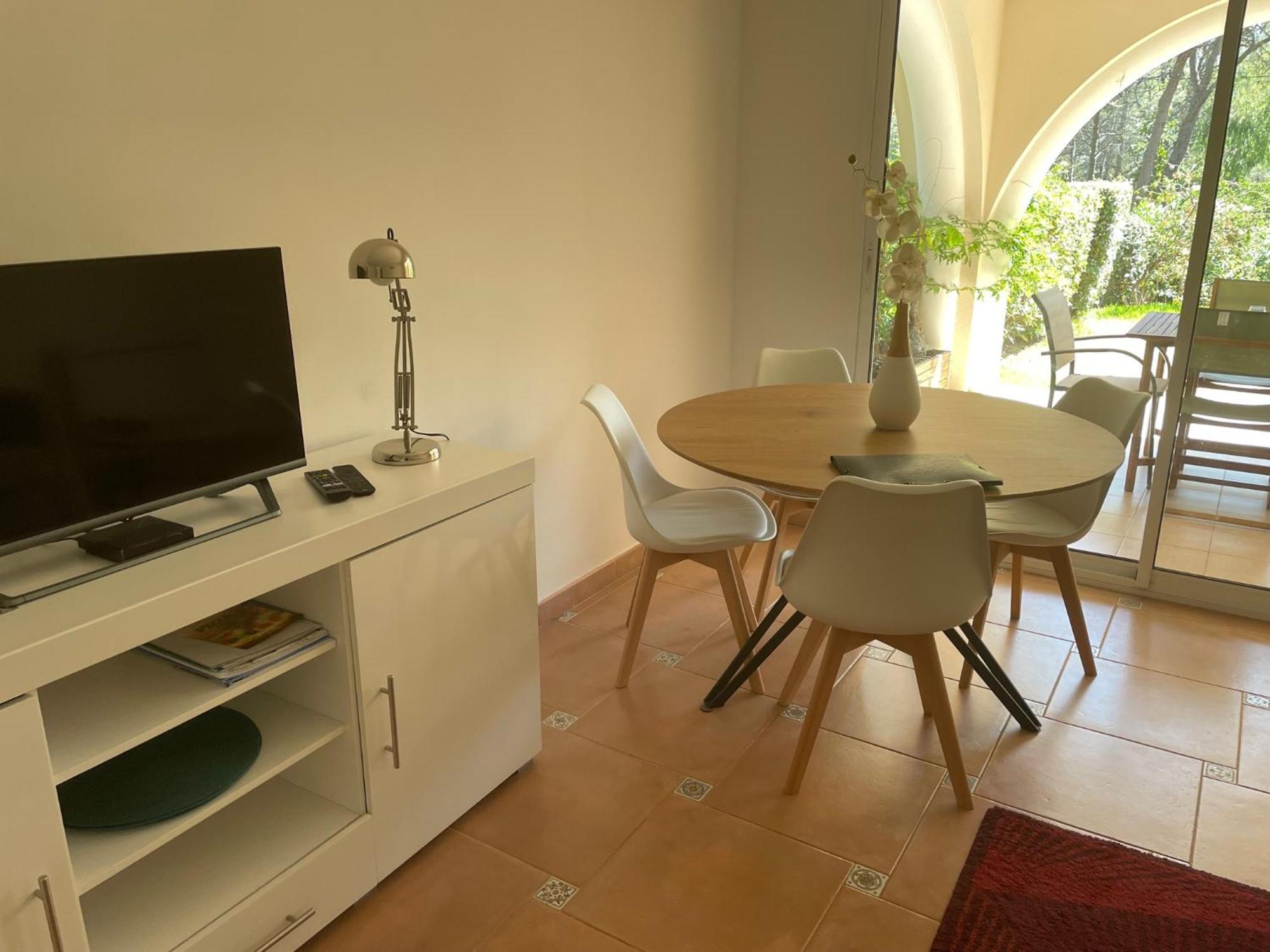 2 Pieces Saint Raphael Renove, Classe 4 Etoiles, 100 M Plages, Piscine, Tennis, Parc, Terrasse, Jardin Privatif Екстериор снимка